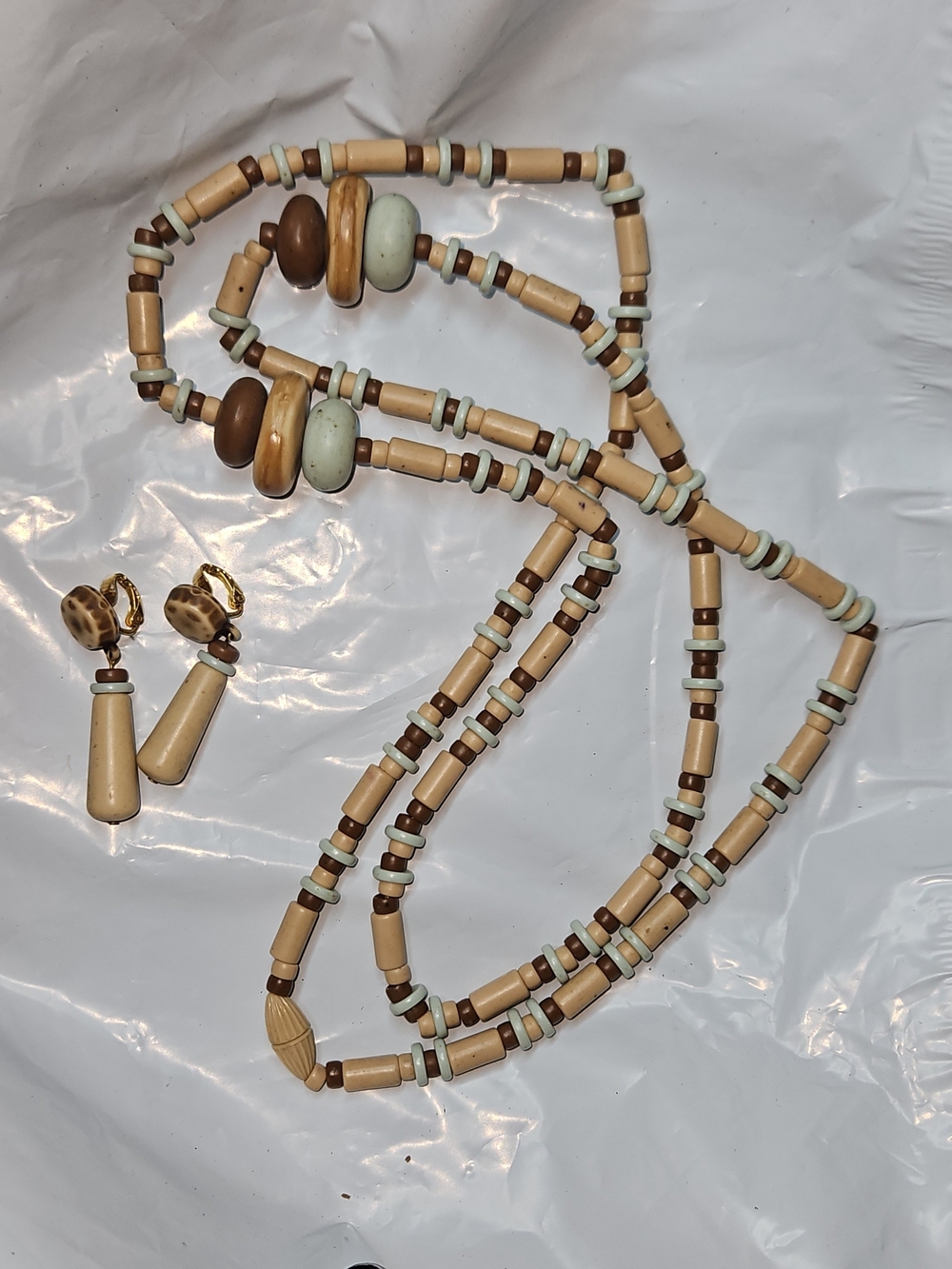 VNTG 1990 Avon "Indian Summer" Necklace & Clipon Earring Set Taupe/Blue/Brown